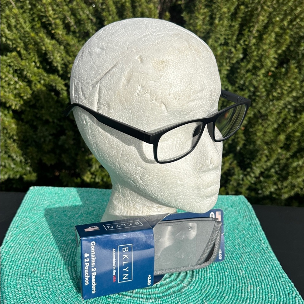 Bklyn NOSTRAND COLPK-Readers(1pair) & 2 Pouches-new/never used-originally packed